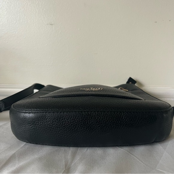 Kate Spade New York
LEILA TOP ZIP CROSSBODY Black Leather - Picture 15 of 16
